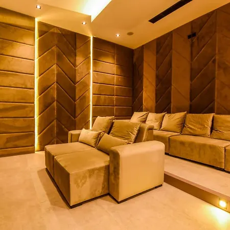4 Bdr Ultra Luxury With Cinema Victoria