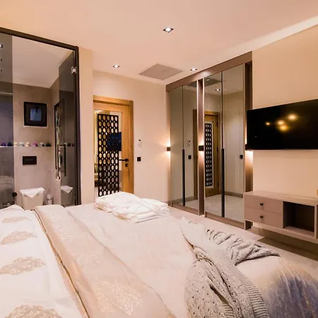 4 Bdr Ultra Luxury With Cinema Victoria Villa